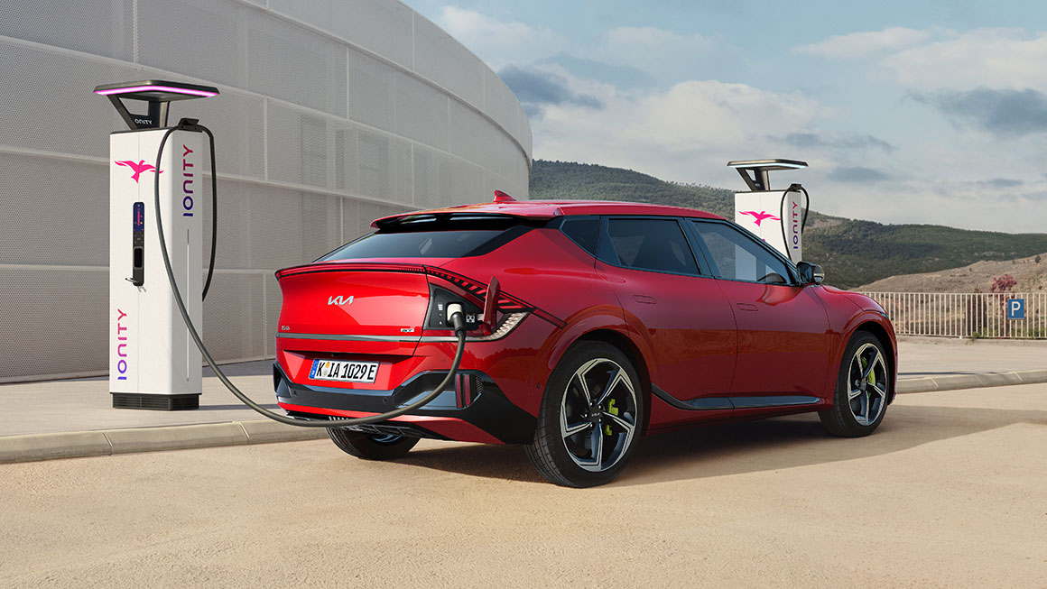 EV6 GT wird an der Ionity-Ladestation geladen